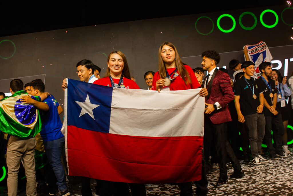 Estudiantes chilenas ganan medalla de oro en WorldSkills Américas