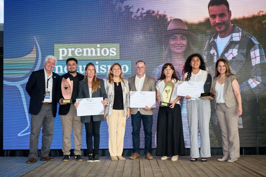 Chile premia a los mejores del enoturismo 2025: Viña Montes y Bodegas RE lideran reconocimiento nacional