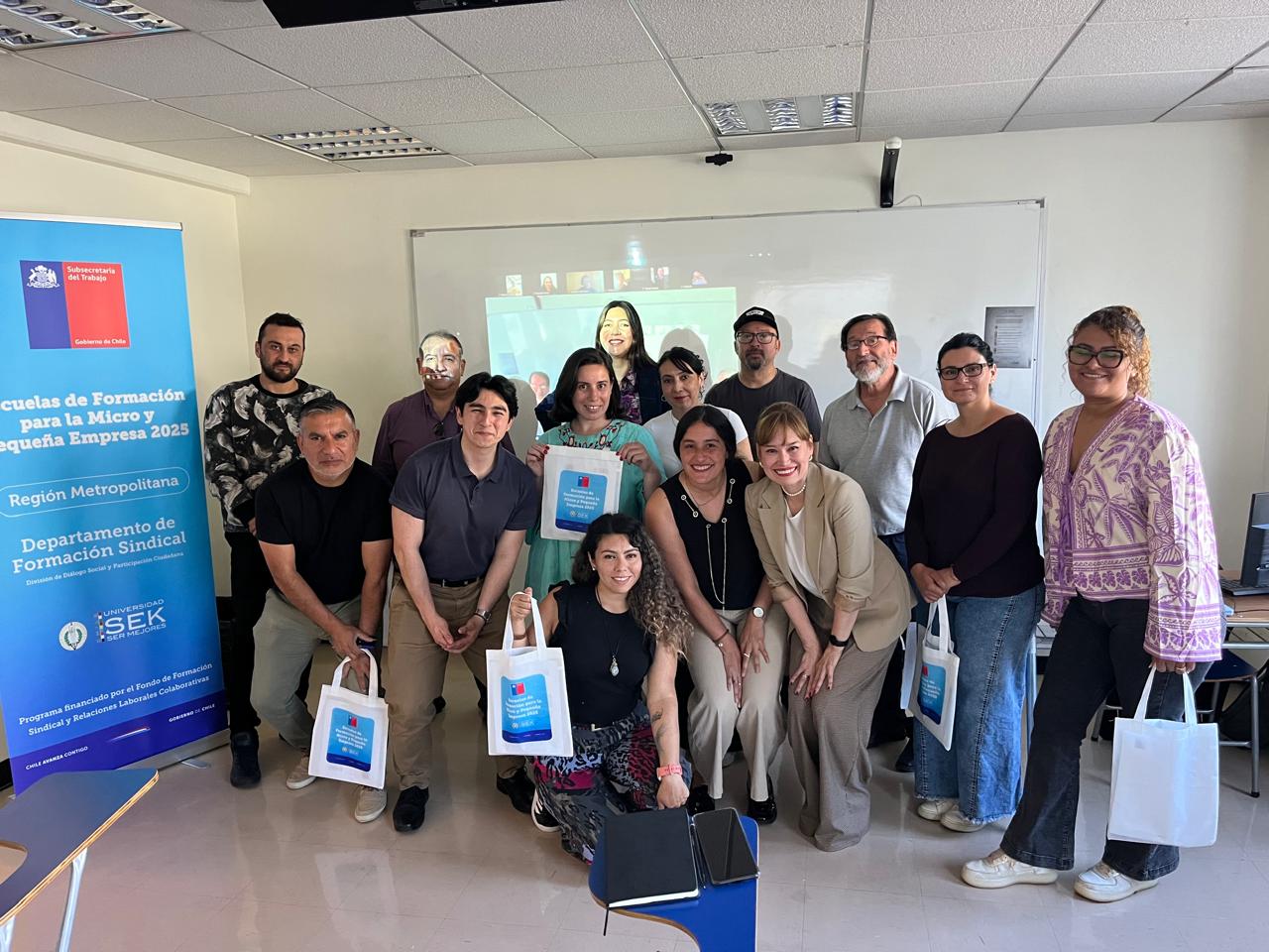 Emprendedores de Santiago dan inicio a la Escuela de Formación para Micro y Pequeña Empresa
