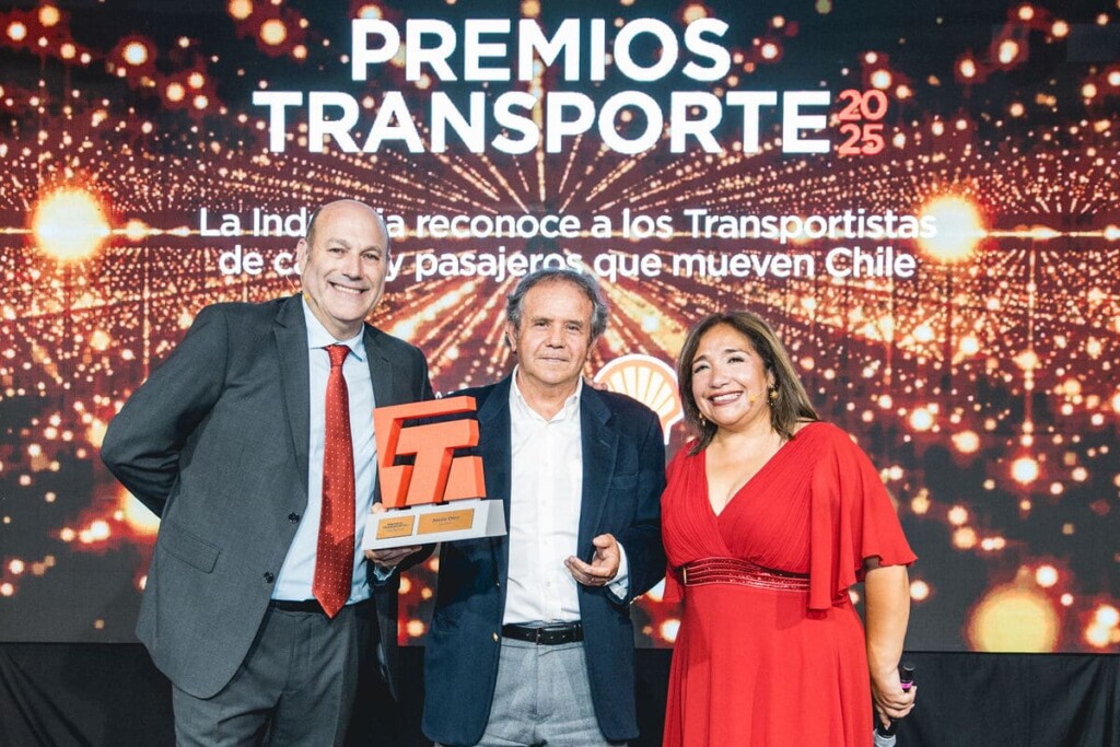 Turbus es reconocido en los Premios Transporte 2025 por su aporte al desarrollo del sector