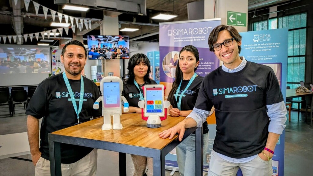 Edtech chilena presenta SIMA Care, el primer robot social-educativo diseñado para personas mayores