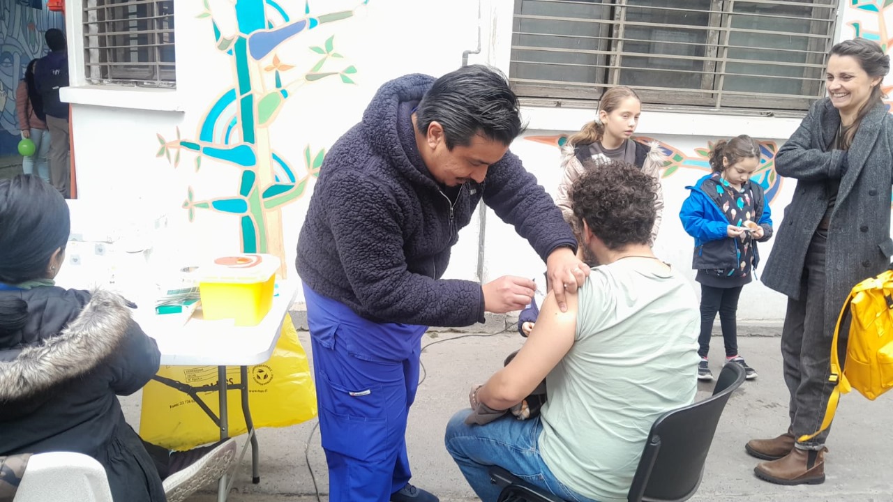 Estación de Metro U. Católica será punto de vacunación y stand de información sobre salud preventiva