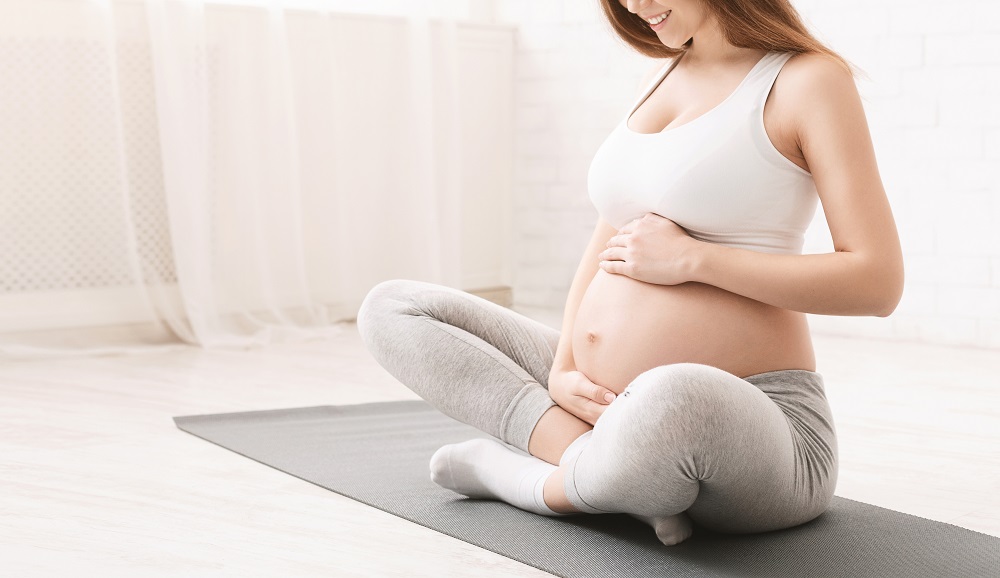 Experta advierte riesgos del parto natural sin apoyo profesional