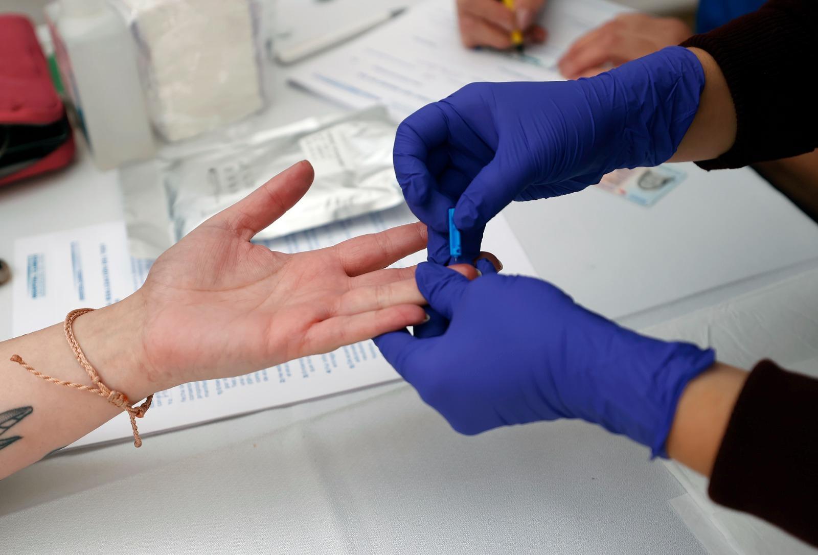 U. de Chile realizará jornada gratuita de testeo rápido de VIH por el Día Mundial del Sida