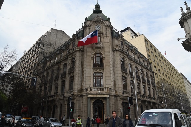 Corte ordena a aseguradora pagar $1.000 millones del programa “Quédate” al Gobierno de Santiago