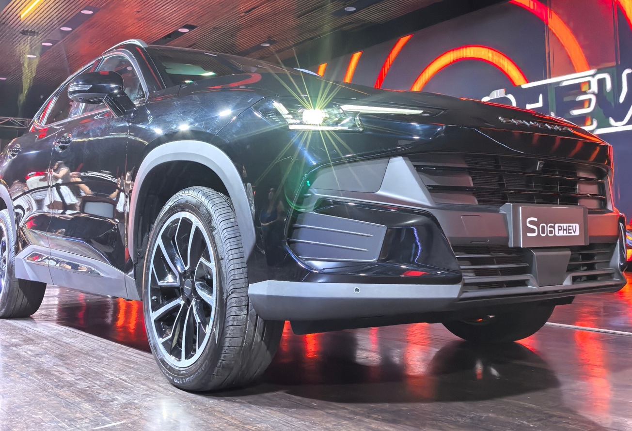 Prestigiosa marca de autos chinos Soueast llega a Chile con cuatro SUV