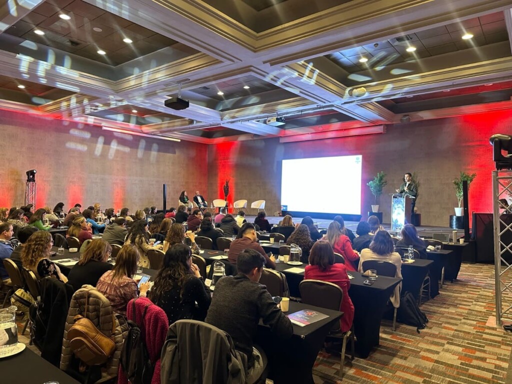 VIH en Chile: 25 mil personas están fuera del tratamiento y expertos alertan falta de prioridad sanitaria