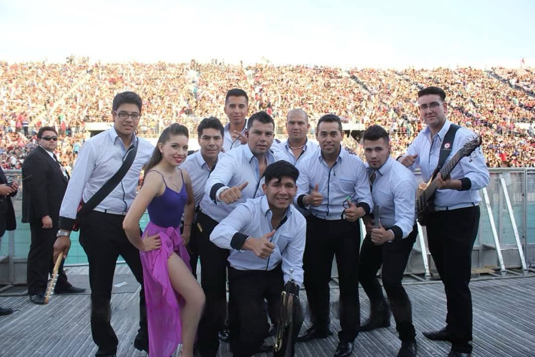Con tema de Mon Laferte en modo cumbia, regresa el grupo “La Revancha” a la escena nacional