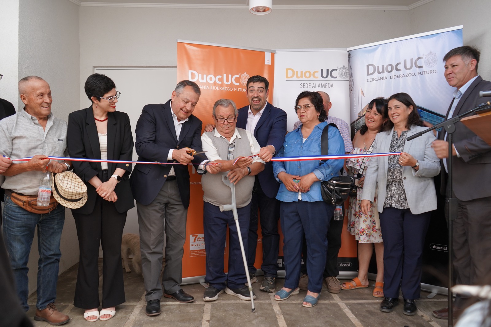 Duoc UC Alameda construye y entrega vivienda digna a adultos mayores en Cerro Navia