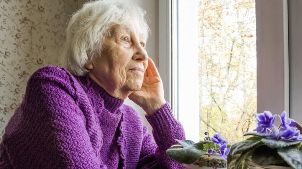 La otra cara del envejecimiento: factores biológicos y sociales que explican la depresión en personas mayores