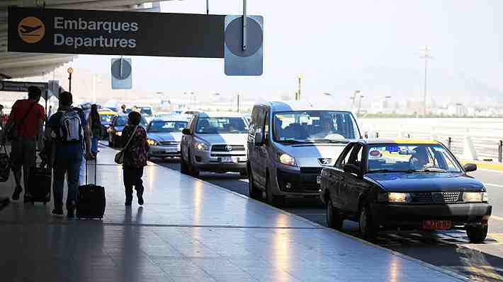 Nueva ley endurece sanciones al transporte informal en aeropuertos chilenos