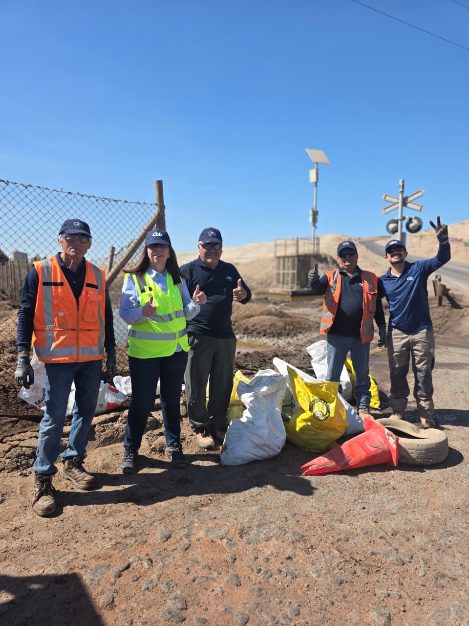 Grupo Cbb participó de operativo de limpieza del humedal La Negra de Antofagasta