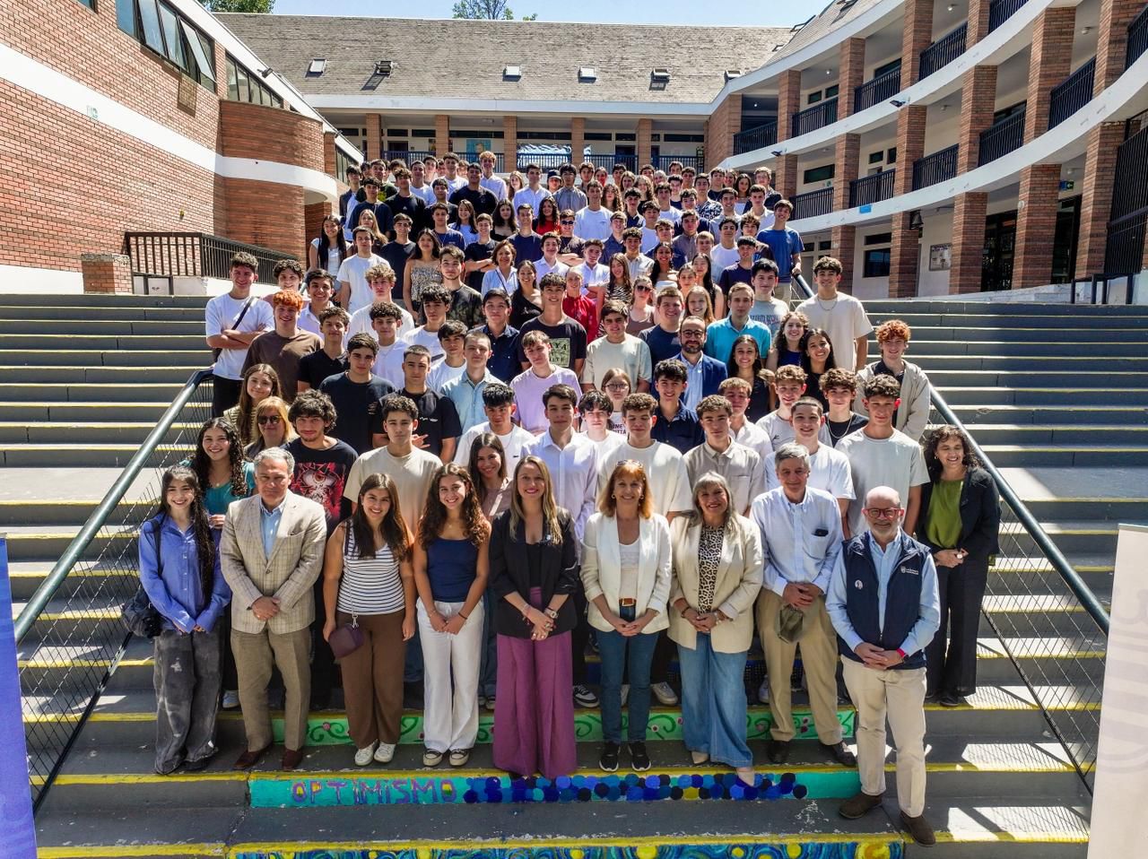 Alcaldesa de Las Condes felicita a estudiantes de la comuna con puntajes máximos en la PAES