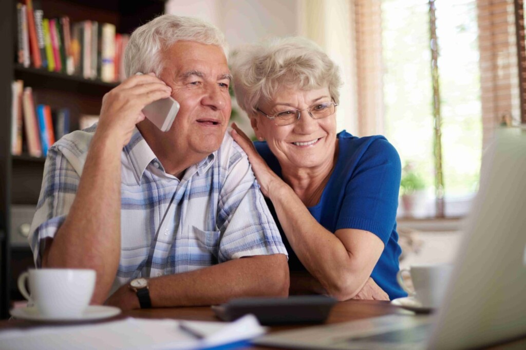 Tercera edad y atención preferente: El desafío pendiente en la era digital