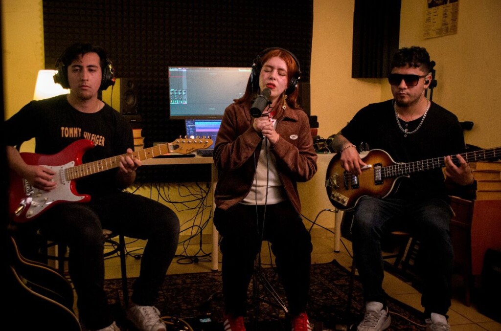 Conii amplía su pop cinematográfico con una sesión en vivo que adelanta su álbum debut