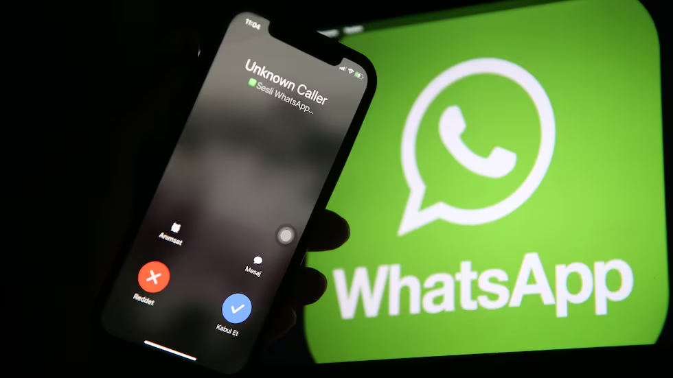 Alerta por estafas digitales en Chile: delincuentes usan emergencias para robar cuentas de WhatsApp