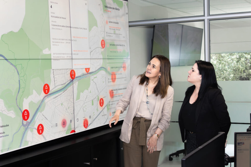 Alcaldesa de Vitacura expone a futura ministra de Seguridad estrategia que redujo en 60% las encerronas en la comuna