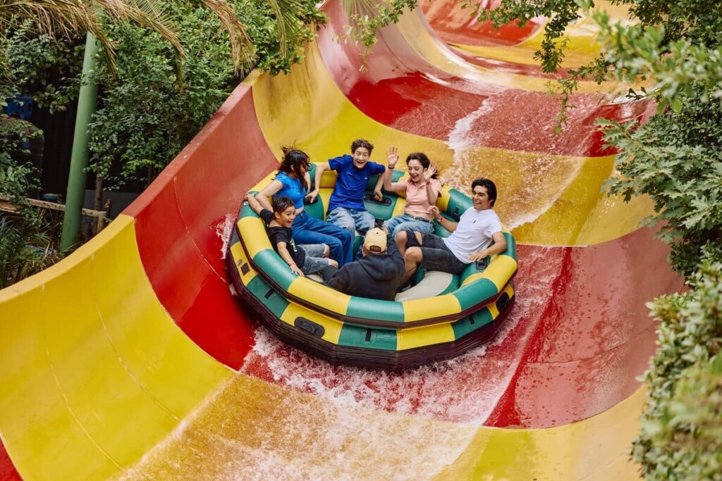 Refresca tu verano en Santiago: las atracciones acuáticas de Fantasilandia se convierten en el panorama imperdible de la temporada