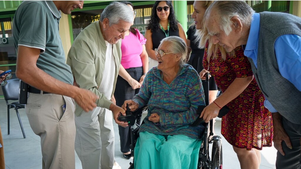 Municipio de La Granja marca hito en inclusión con entrega de sillas de ruedas eléctricas a vecinos con discapacidad
