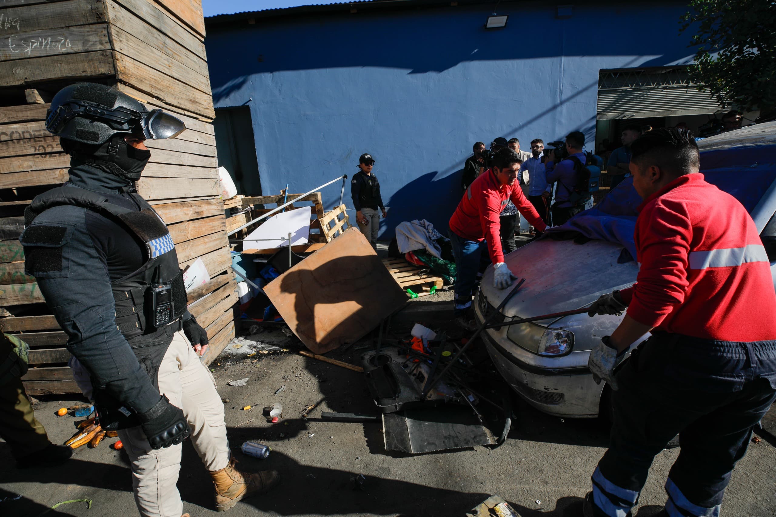 Santiago inicia inédito plan municipal de retiro de más de 500 autos abandonados en la comuna