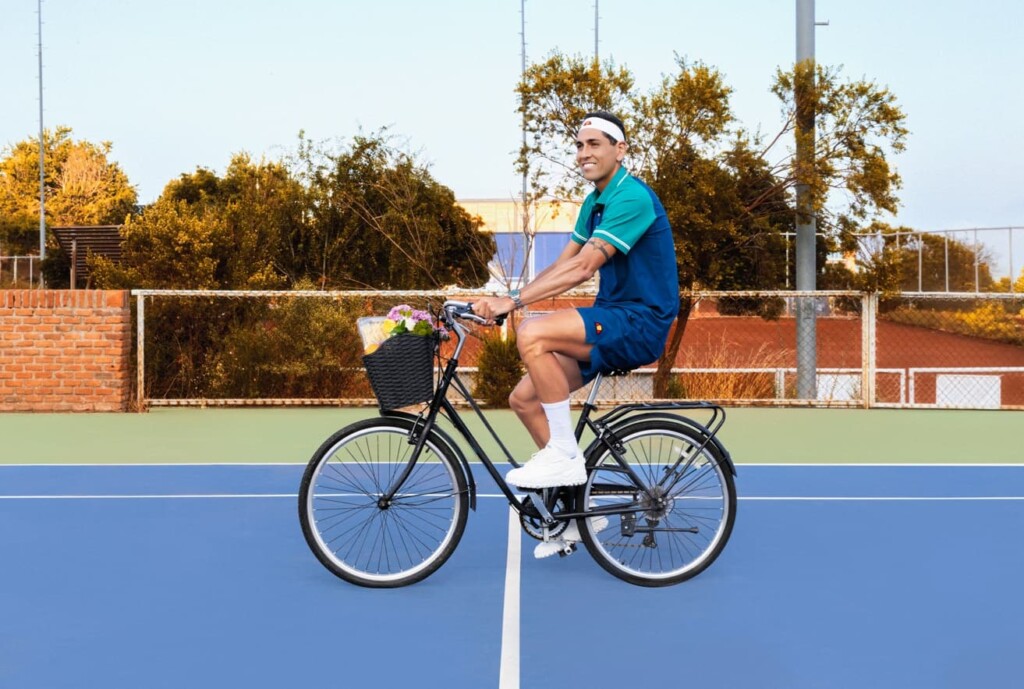 Alejandro Tabilo llega a casa en su mejor momento: Ratifica su top 50 y consolida nueva etapa junto a Ellesse