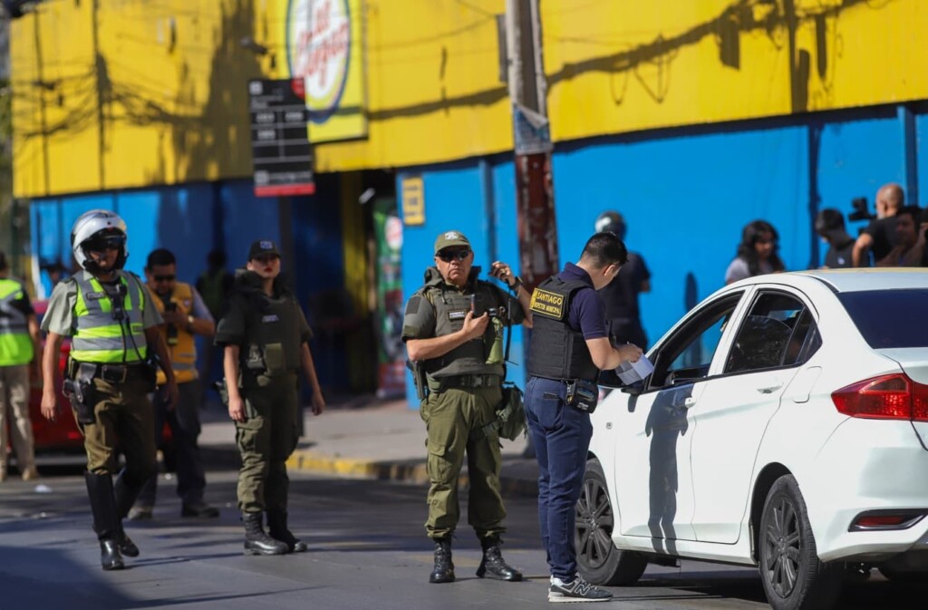 Municipalidad de Santiago intensifica ofensiva en el barrio Franklin