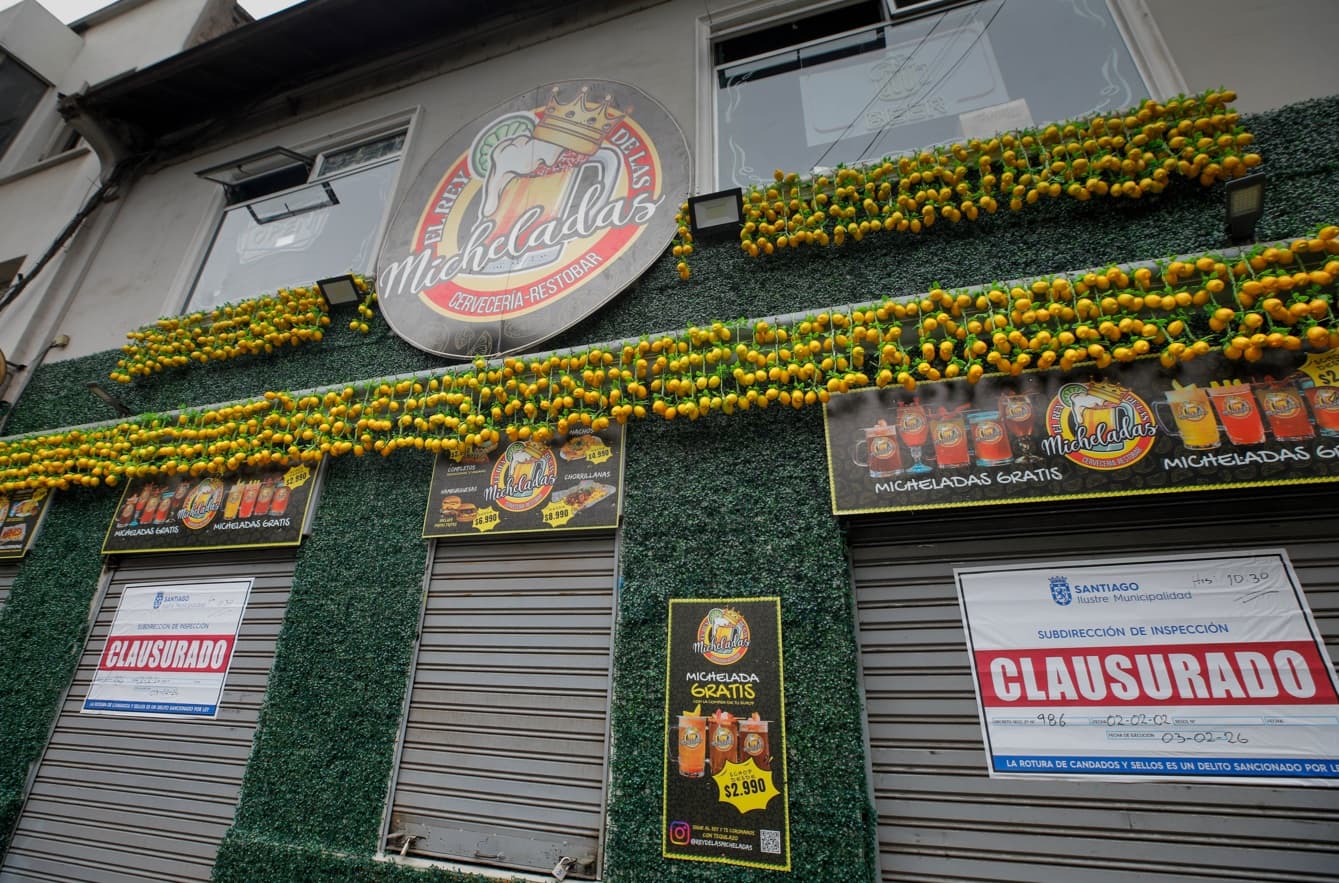 Clausuran establecimiento de comercio “Rey de las Micheladas” en Santiago
