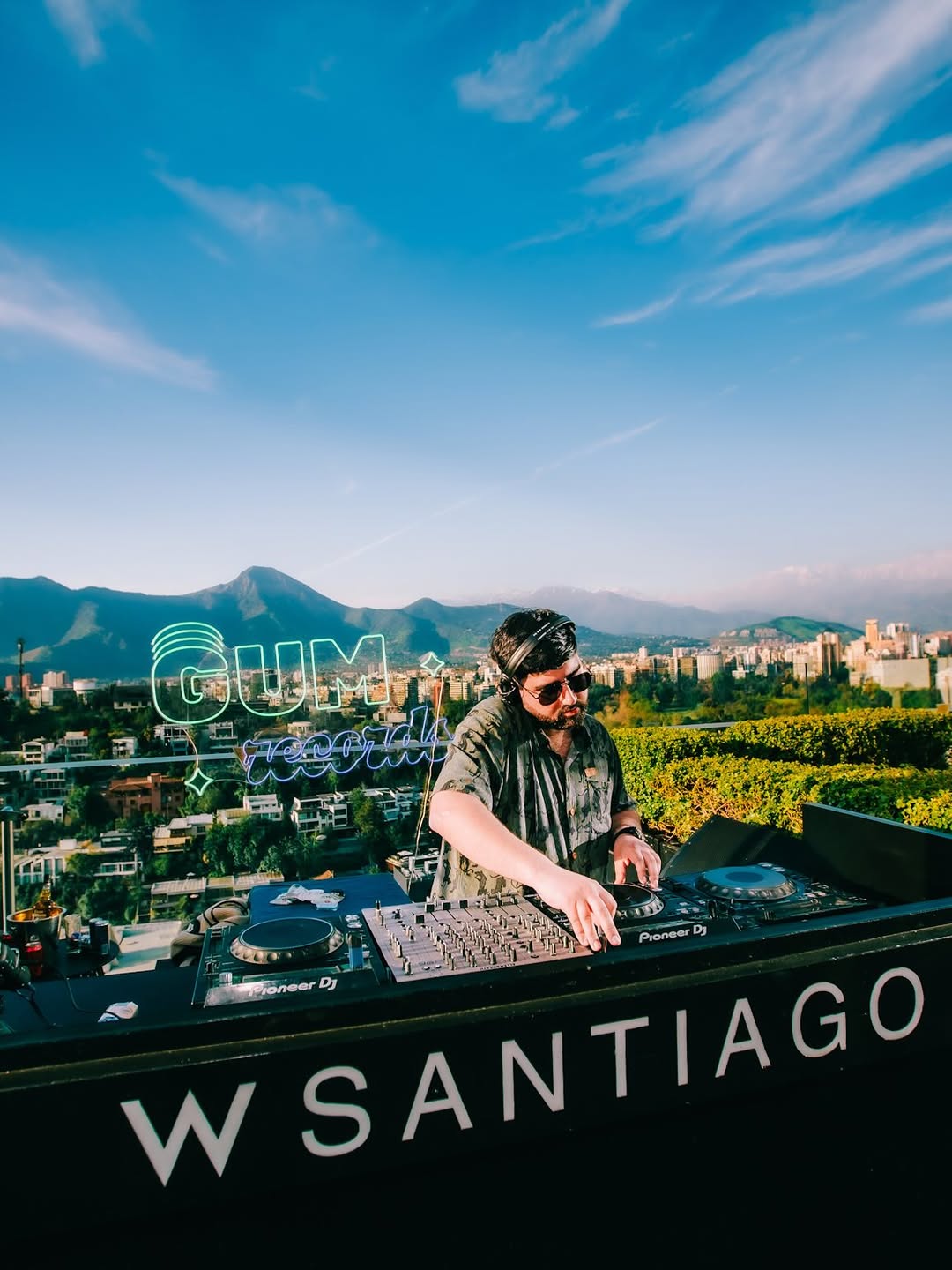 Panoramas para dejar atrás la rutina: Vuelve la temporada Sunchasers en W Santiago