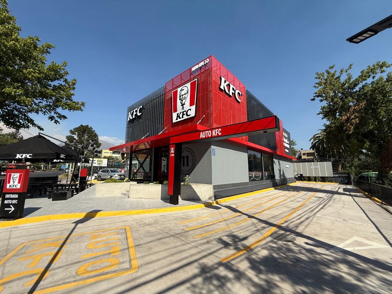 KFC inaugura primer local modular sostenible en La Reina y proyecta más de 20 aperturas para 2026