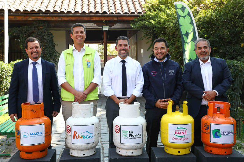 Articulan compra conjunta de 500 mil vales de gas entre seis municipios para enfrentar alza de precios