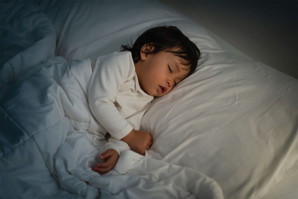 Especialistas de la Universidad de Chile alertan sobre riesgos del uso de melatonina en niñas y niños