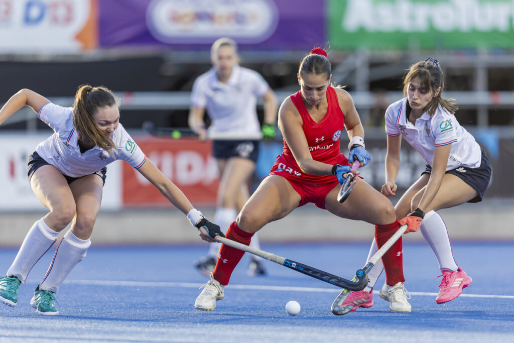 Las Diablas avanzan invictas a semifinales del Premundial y quedan a un triunfo de clasificar al Mundial de hockey césped