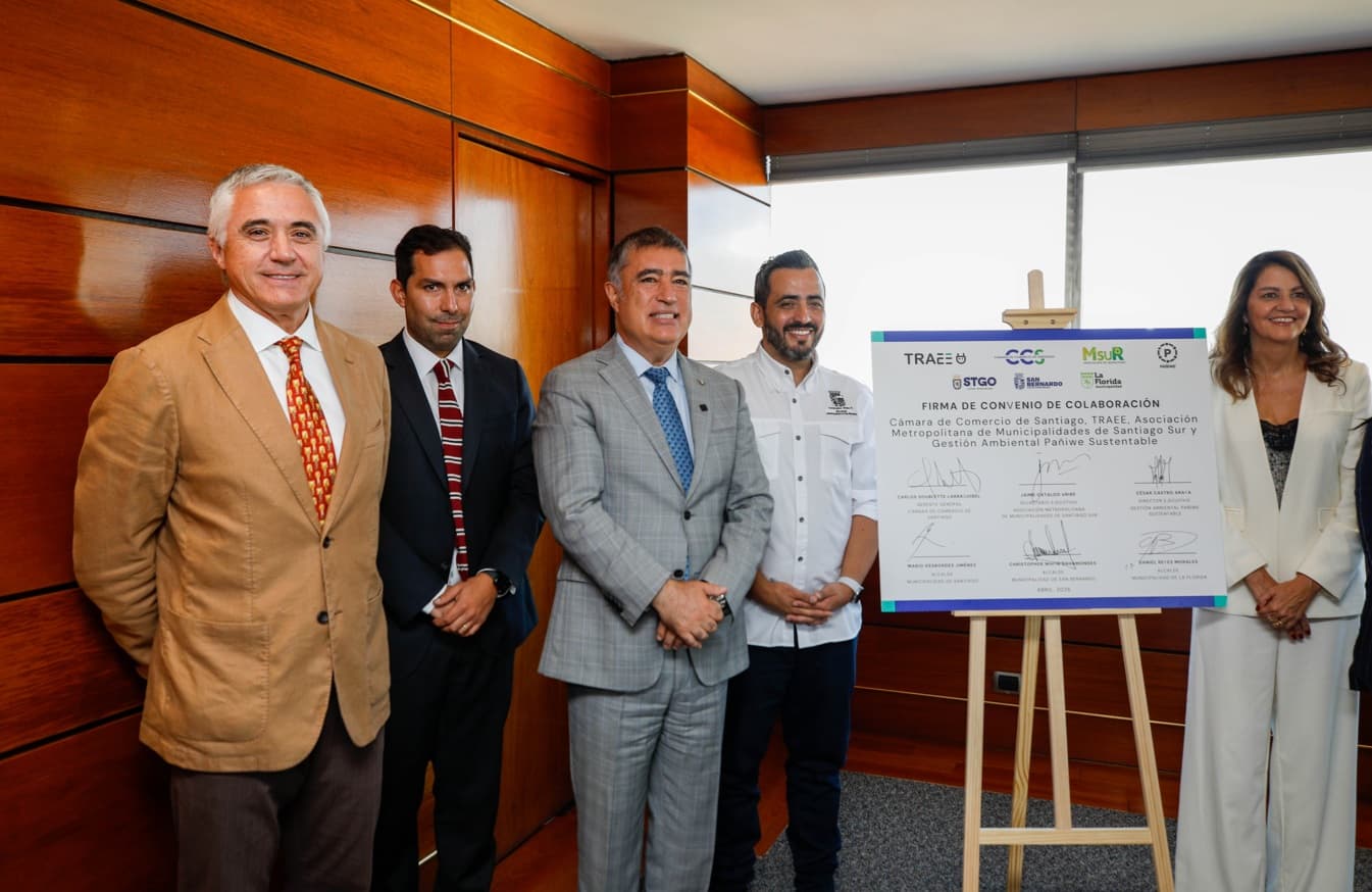 Cables, celulares y pilas para el desecho ya tienen destino en dos parques de Santiago