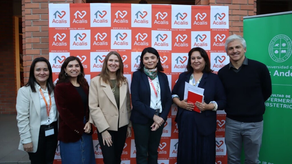 Acalis y Universidad de los Andes lanzan programa de formación para fortalecer el cuidado de adultos mayores
