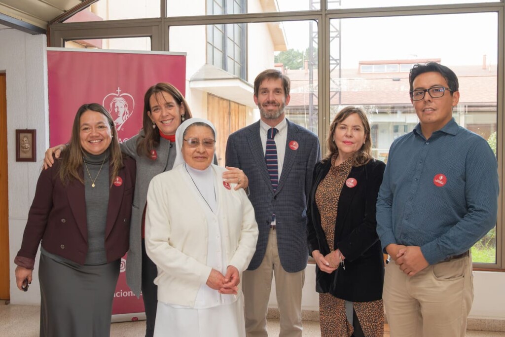 Primera Dama visita hogar de Fundación Las Rosas en Viña del Mar