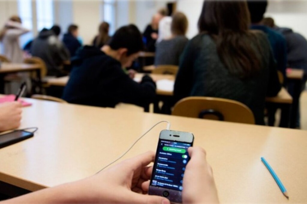 Uso de celulares en colegios: más que una regulación tecnológica