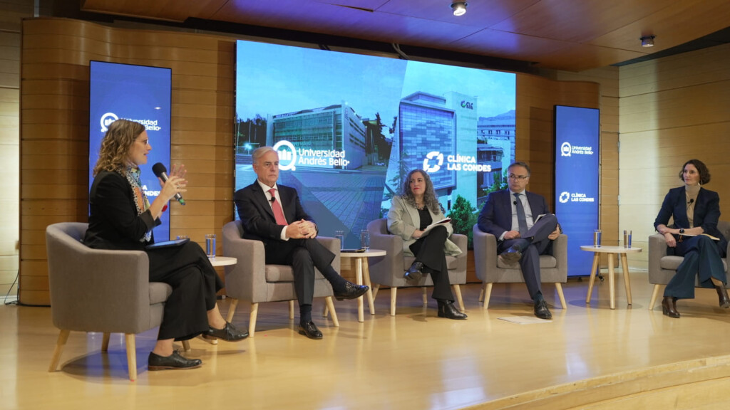 UNAB y Clínica Las Condes crean alianza estratégica para potenciar investigación e innovación en salud
