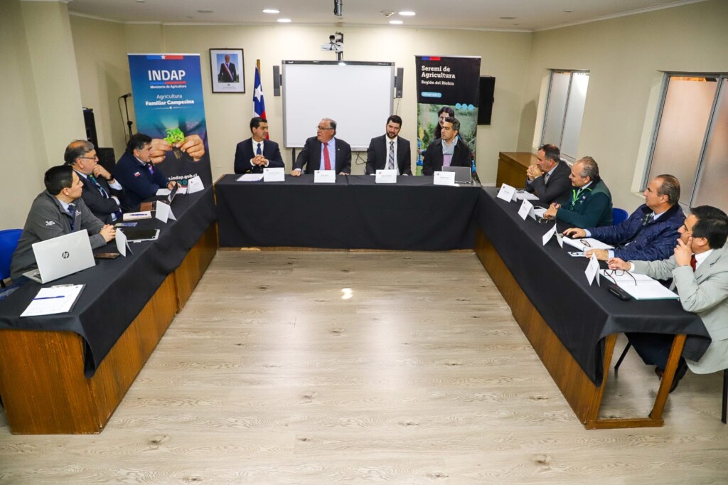 Ministro de Agricultura refuerza coordinación en Biobío