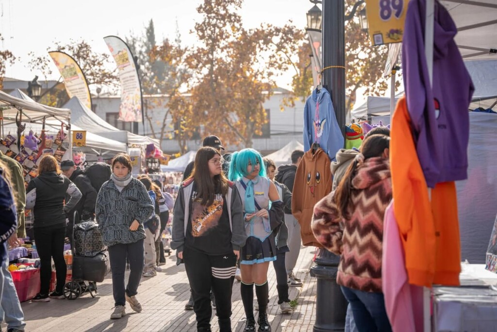 Plaza de Armas de Melipilla reunió a cientos de fanáticos del anime, k-pop y videojuegos