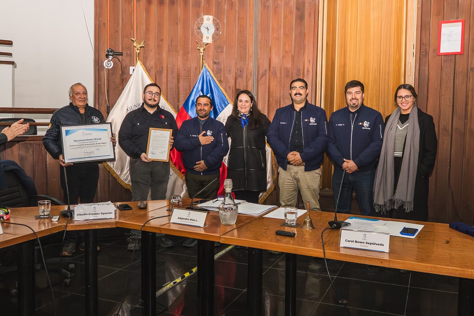 San Miguel reconoce a bomberos de la comuna por heroica labor en rescate internacional en Venezuela