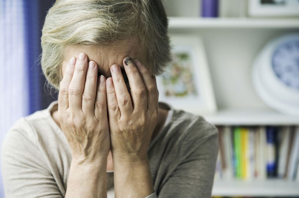 Advierten que en Chile persiste el maltrato en personas mayores