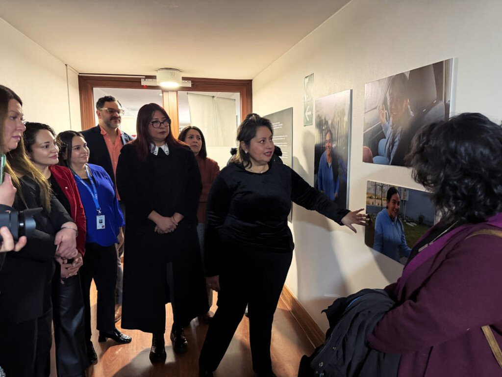 Muestra fotográfica releva la maternidad migrante en Chile