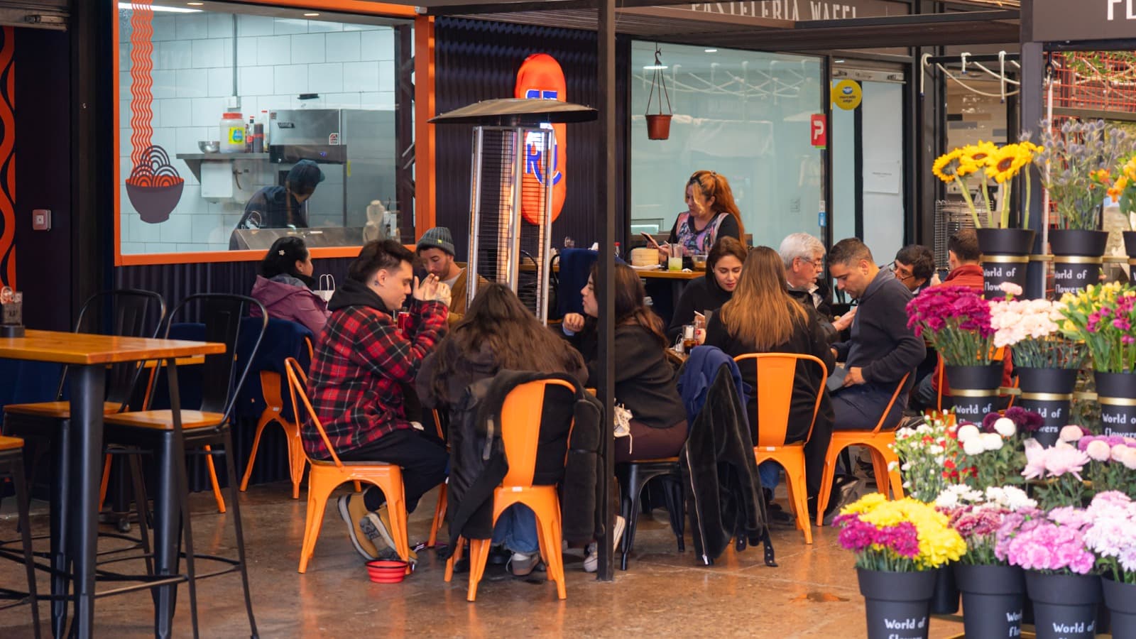 Mercado Condell fortalece su oferta y se consolida como polo gastronómico de Barrio Italia