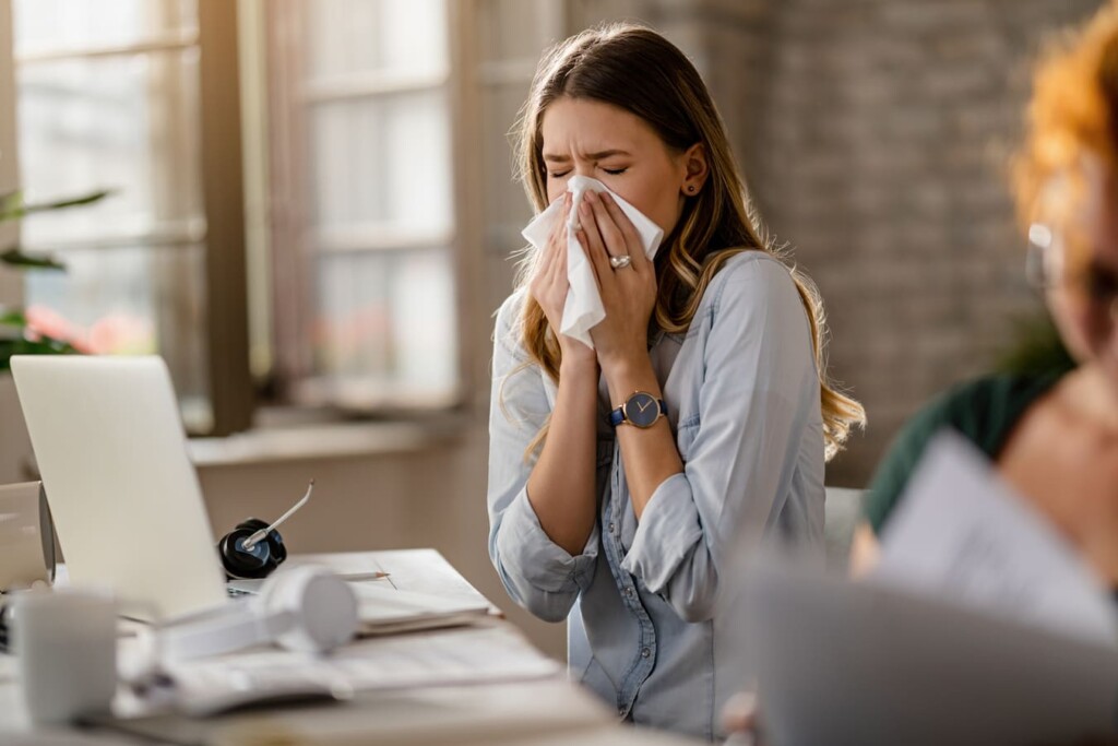 7 claves para prevenir alergias en la oficina