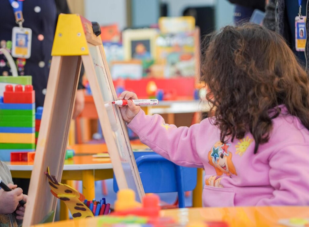 Gobierno presenta plan para proteger a la infancia