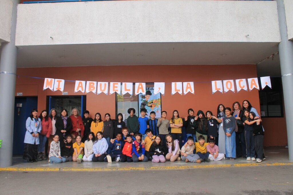 Abuelas y nietos protagonizan emotiva clase de Lenguaje