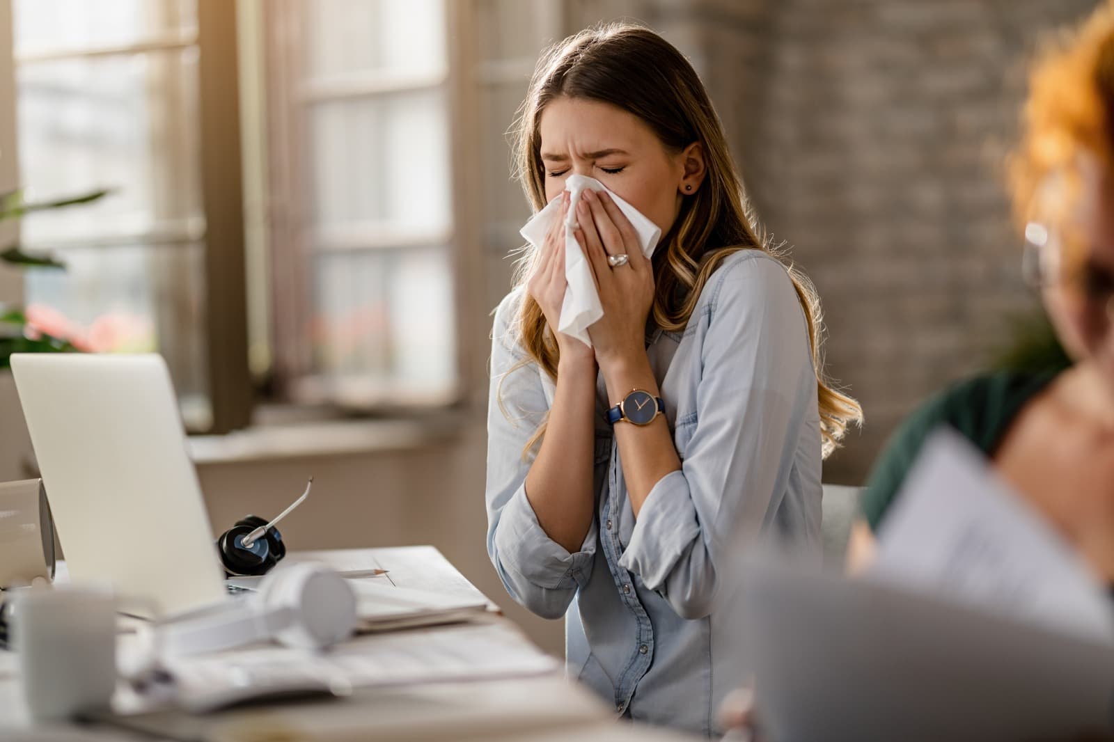 Primavera sin alergias en la oficina: 7 recomendaciones de limpieza y mantenimiento para espacios de trabajo