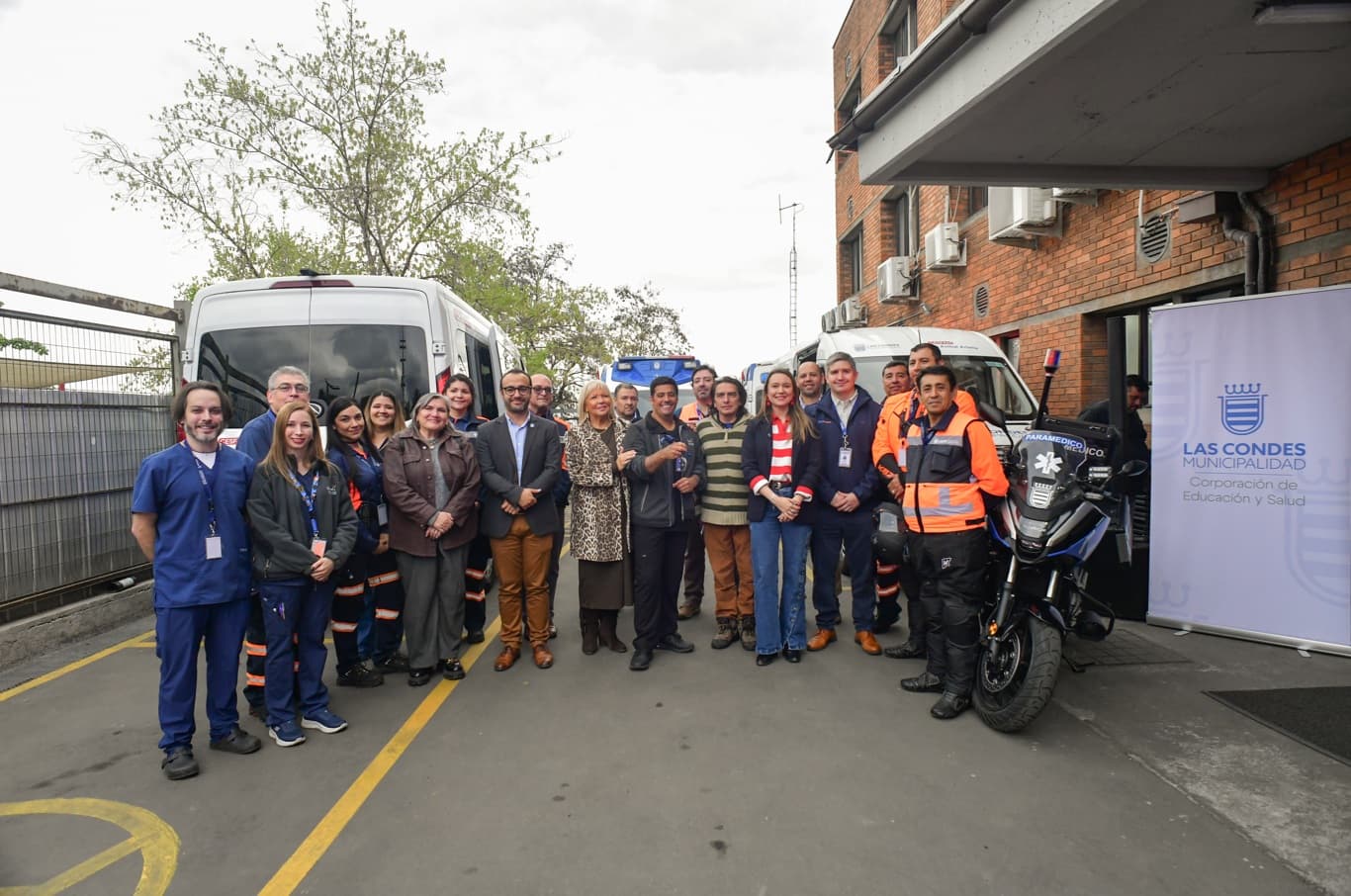 Las Condes renueva y amplía su flota de salud con ambulancia de respaldo para atender a más 80 mil usuarios