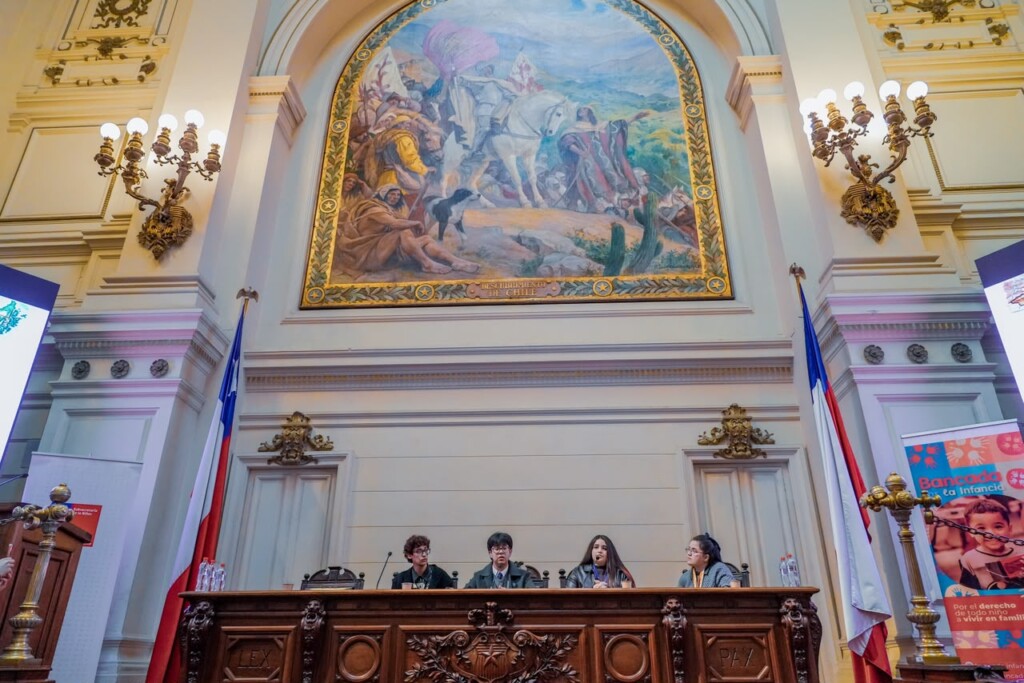 Adolescentes de la RM pueden postular al Consejo Consultivo 2027