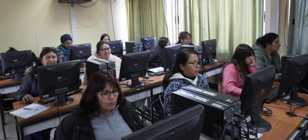 Nocedal capacita a familias: el 97% son mujeres